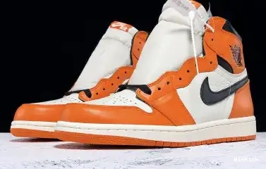 555088-113 REVERSE - BACKBOARD SHATTERED RETRO 1 JORDAN 0425